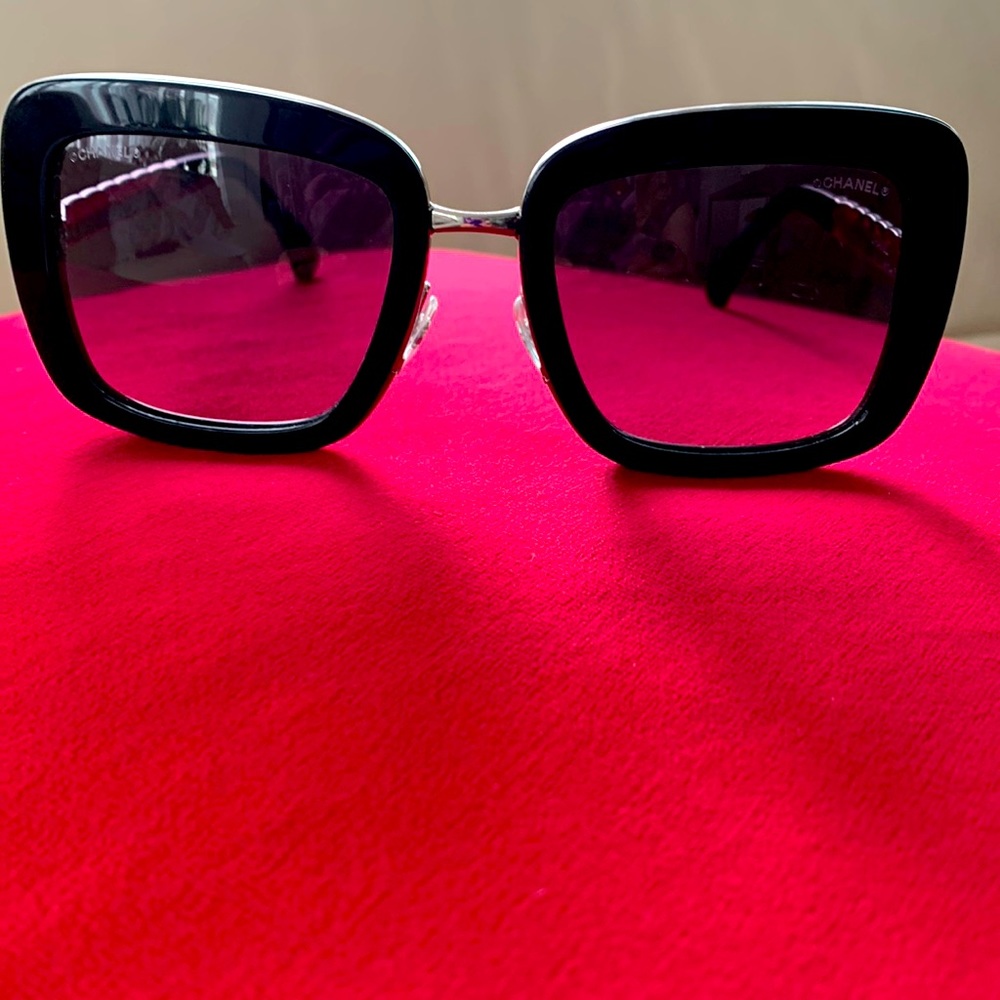 Beautiful CHANEL Sunglasses